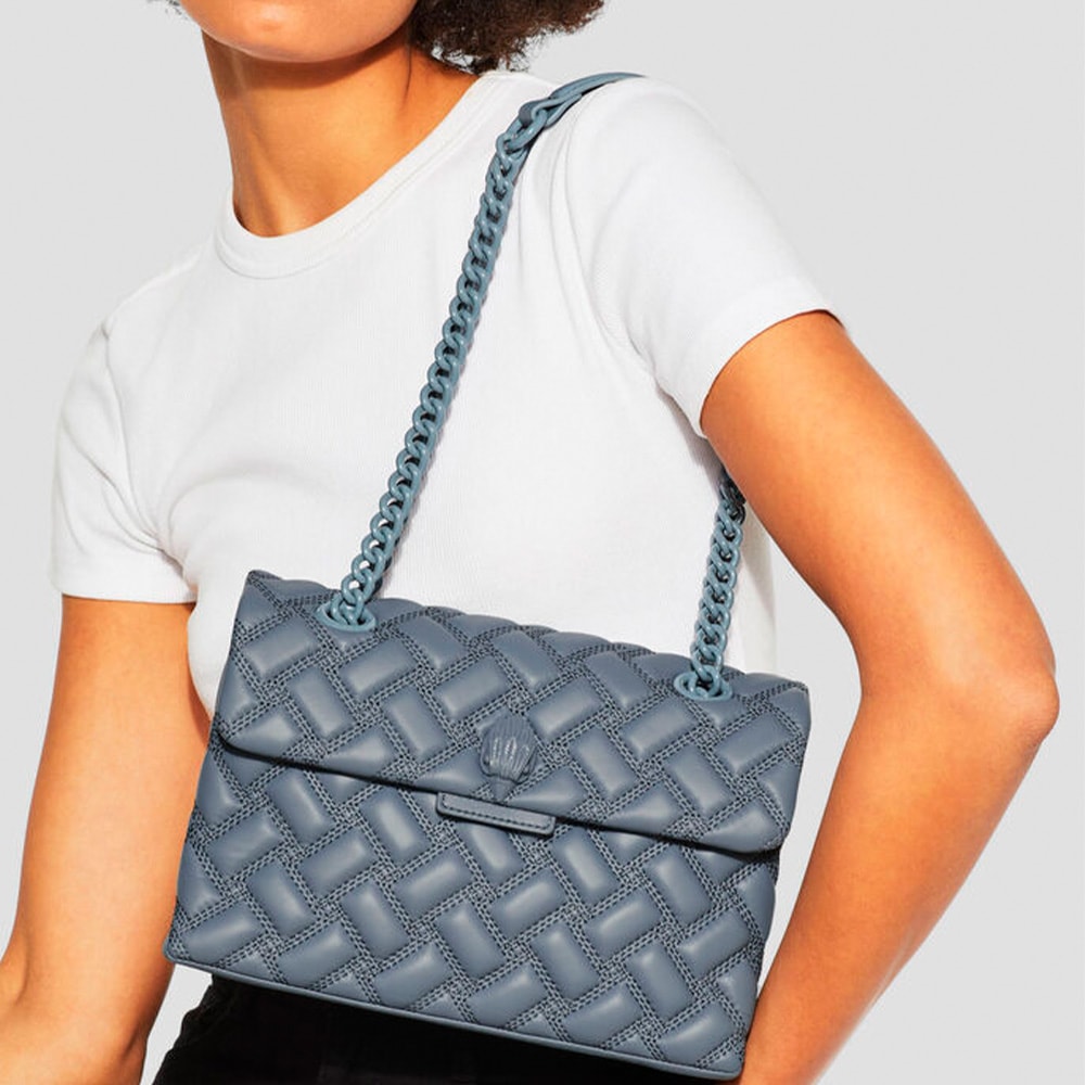 Bolso Kurt Geiger acolchado gris con cadena | Elegancia y estilo | Gallery Carrile foto 2