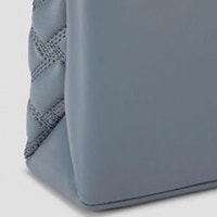 Bolso Kurt Geiger acolchado gris con cadena | Elegancia y estilo | Gallery Carrile foto 7