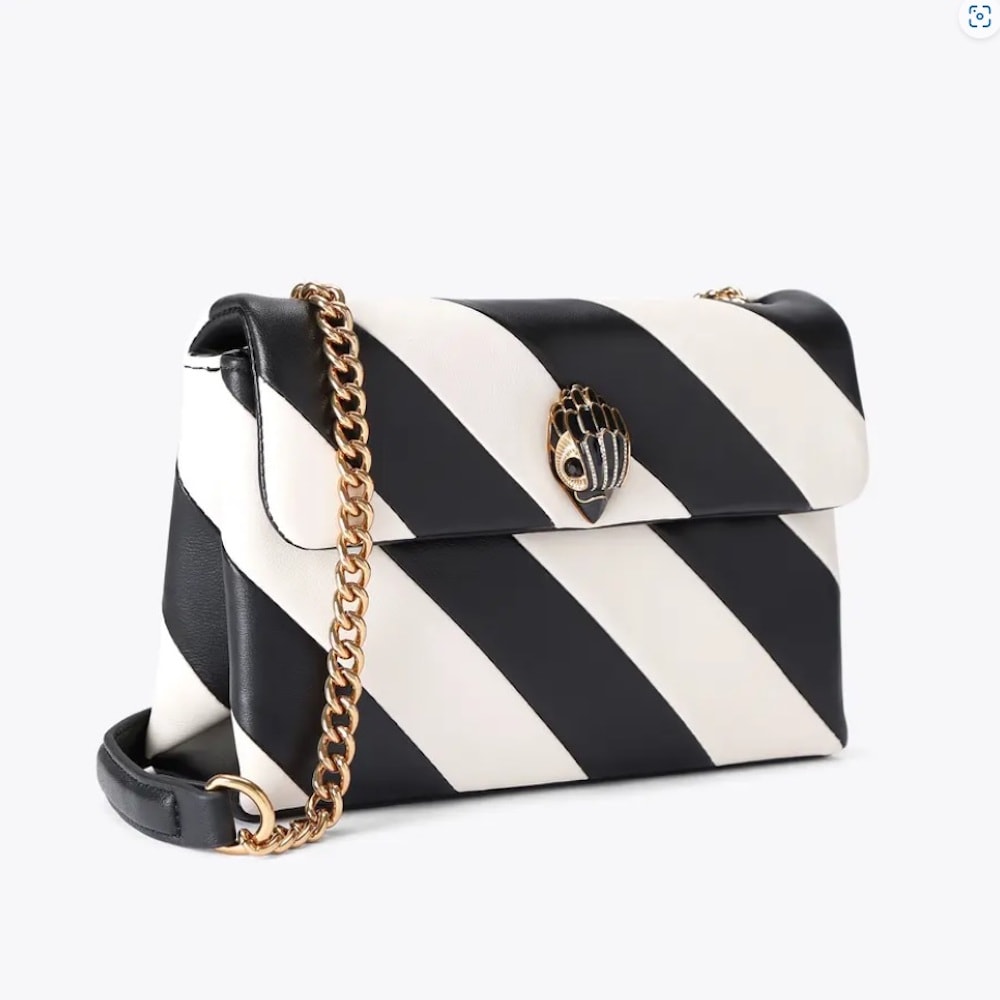 Bolso Kurt Geiger blanco y negro con cadena dorada | Diseño elegante | Gallery Carrile foto 3