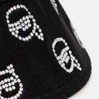 Gorro Karl Lagerfeld | Diseño Elegante con Detalles Brillantes - Gallery Carrile foto 6